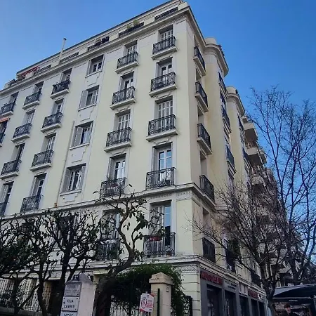 Tres Joli 2 Pieces A Cote De L'ac Marriott Ницца